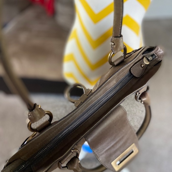 Salvatore Ferragamo olive green leather handbag - Picture 6 of 10